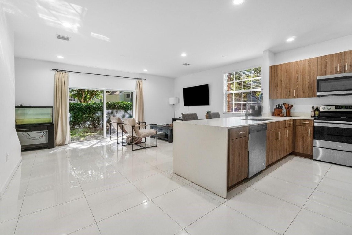 1030 Crystal Way 104