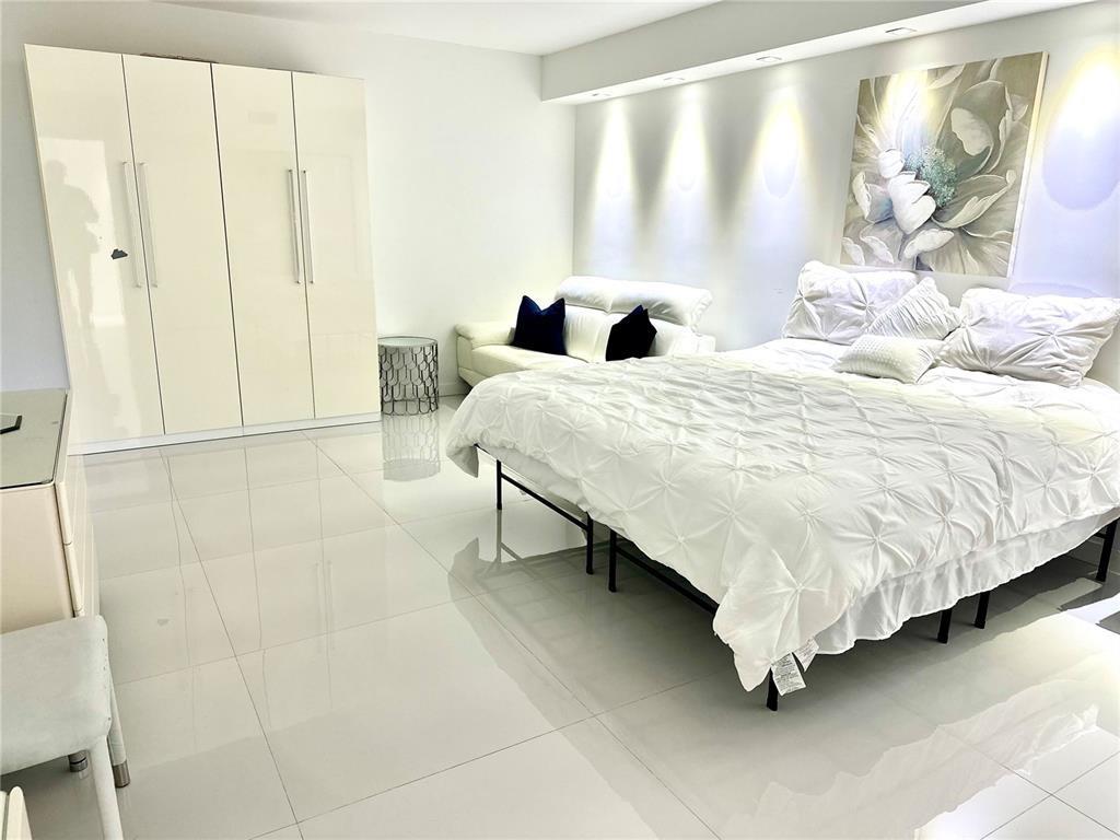 TURNBERRY ISLE SOUTH COND - Residential Lease