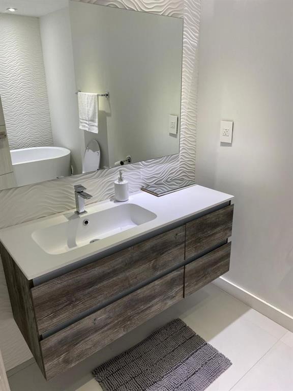 TURNBERRY ISLE SOUTH COND - Residential Lease