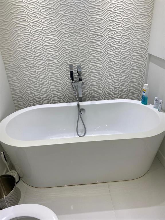 TURNBERRY ISLE SOUTH COND - Residential Lease