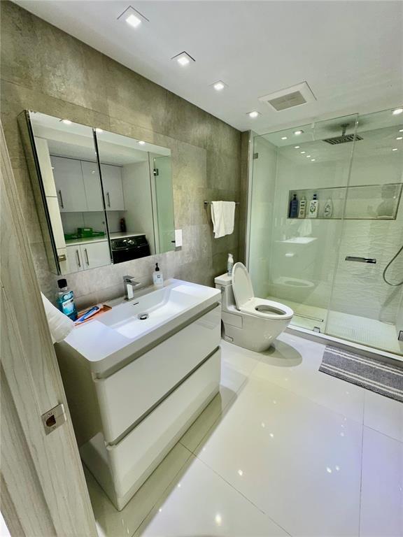 TURNBERRY ISLE SOUTH COND - Residential Lease