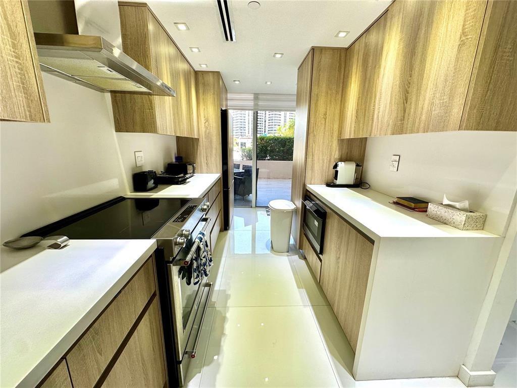 TURNBERRY ISLE SOUTH COND - Residential Lease