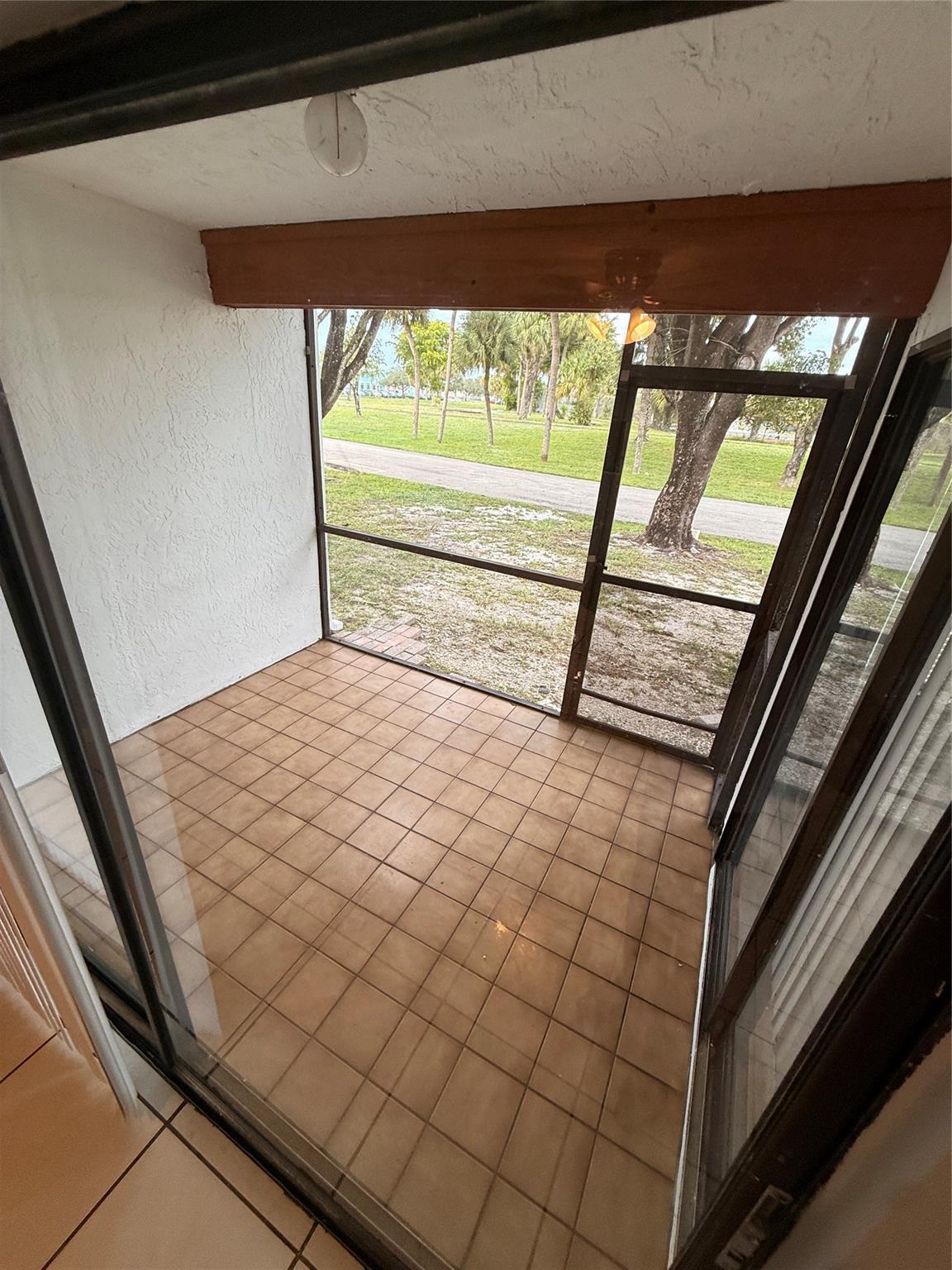 CIRCLE VILLAS - Residential