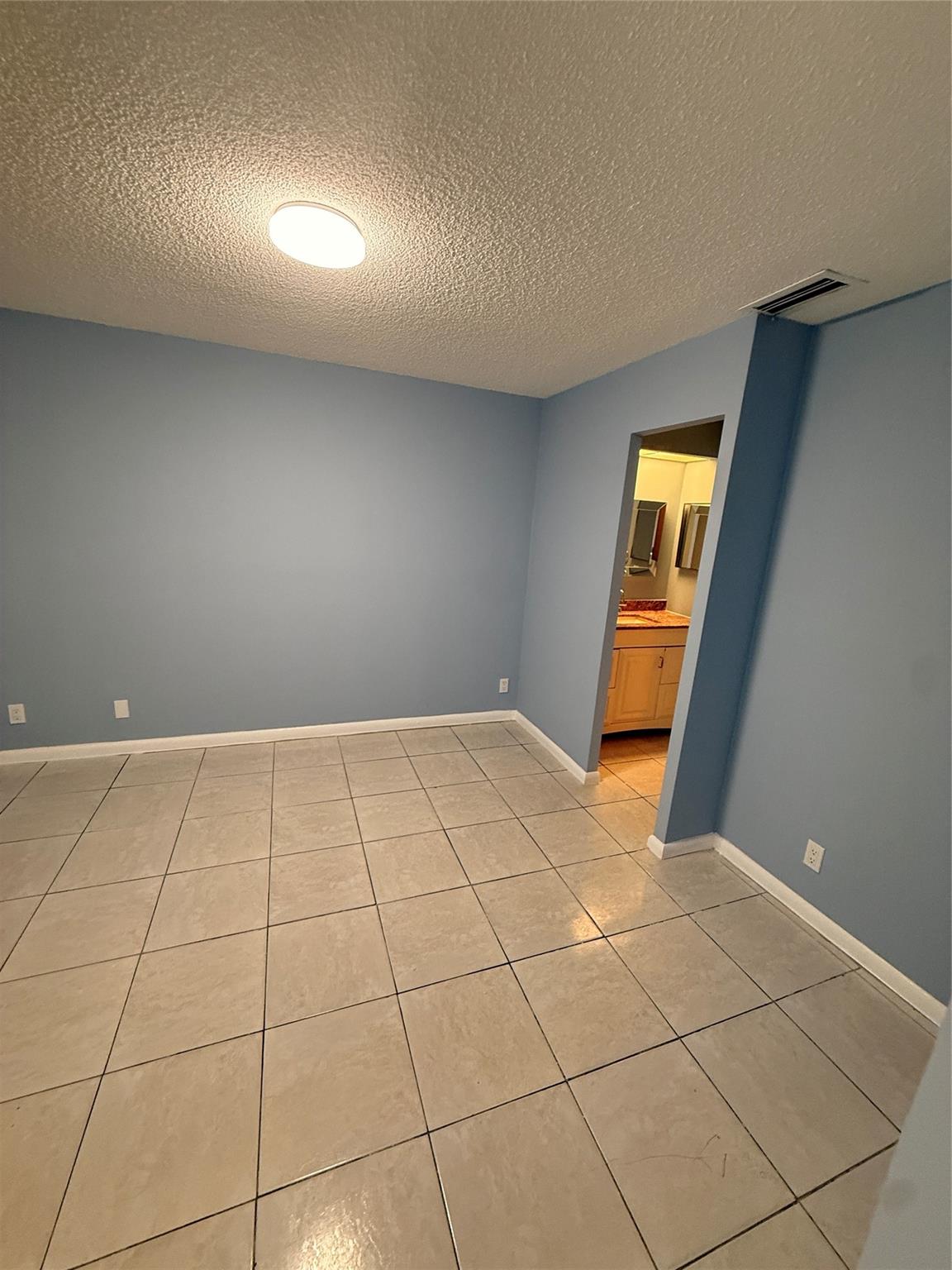 CIRCLE VILLAS - Residential