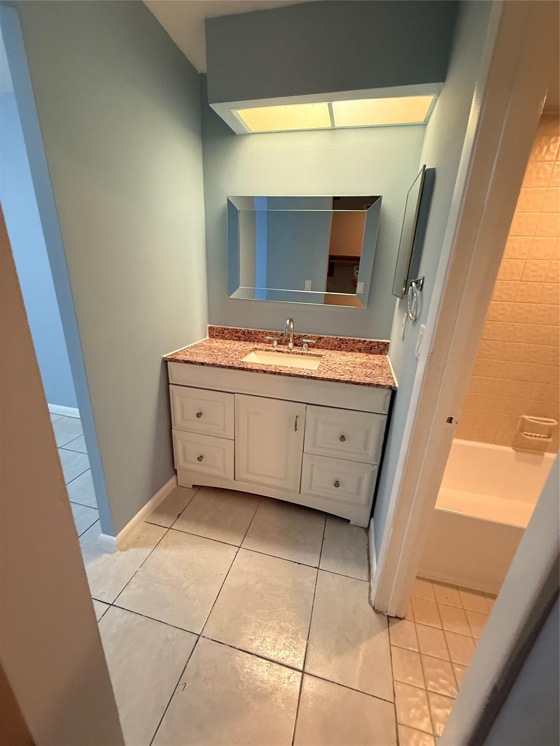 CIRCLE VILLAS - Residential