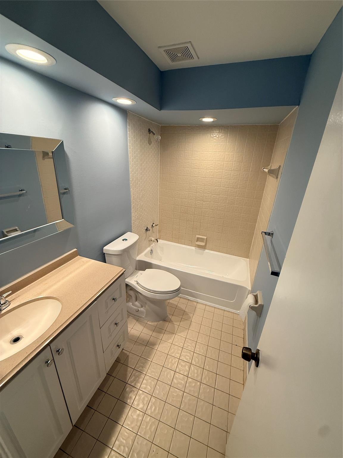 CIRCLE VILLAS - Residential