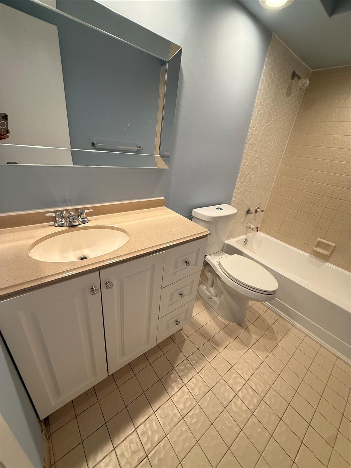 CIRCLE VILLAS - Residential