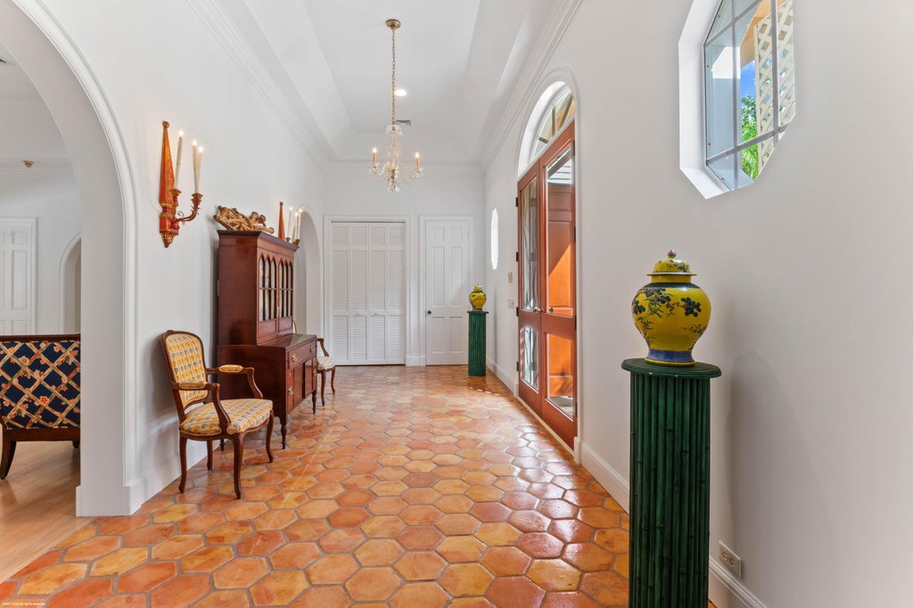 Photo of 154 S Beach Road, Jupiter Island, FL 33455 (MLS # R11073908)