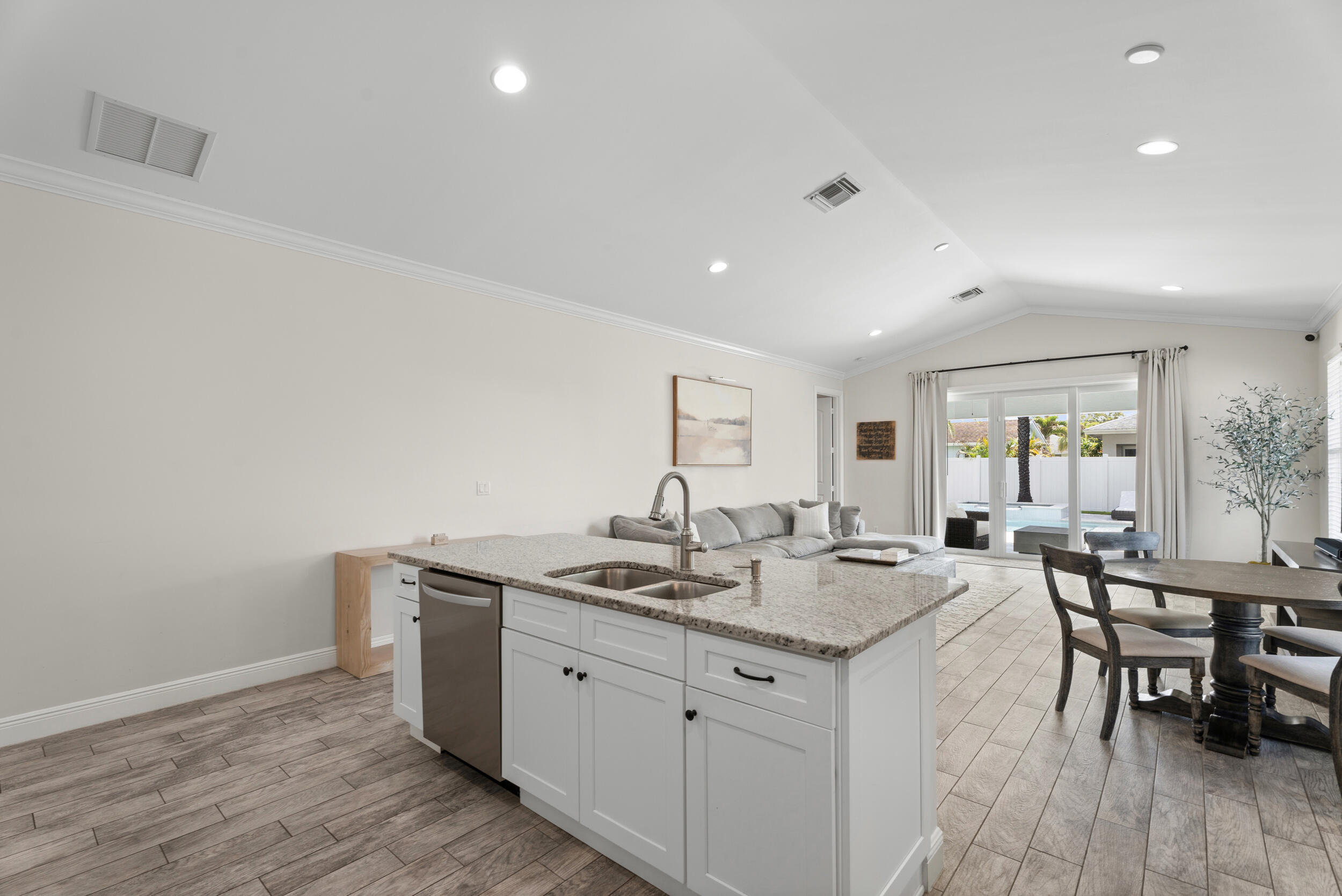 CINQUEZ PARK - Residential