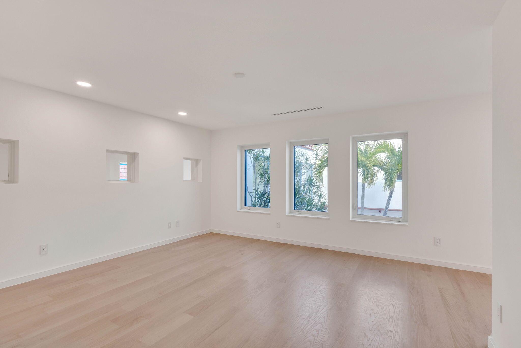 SAILFISH POINT - Residential