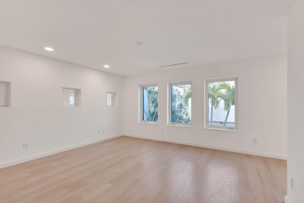 SAILFISH POINT - Residential