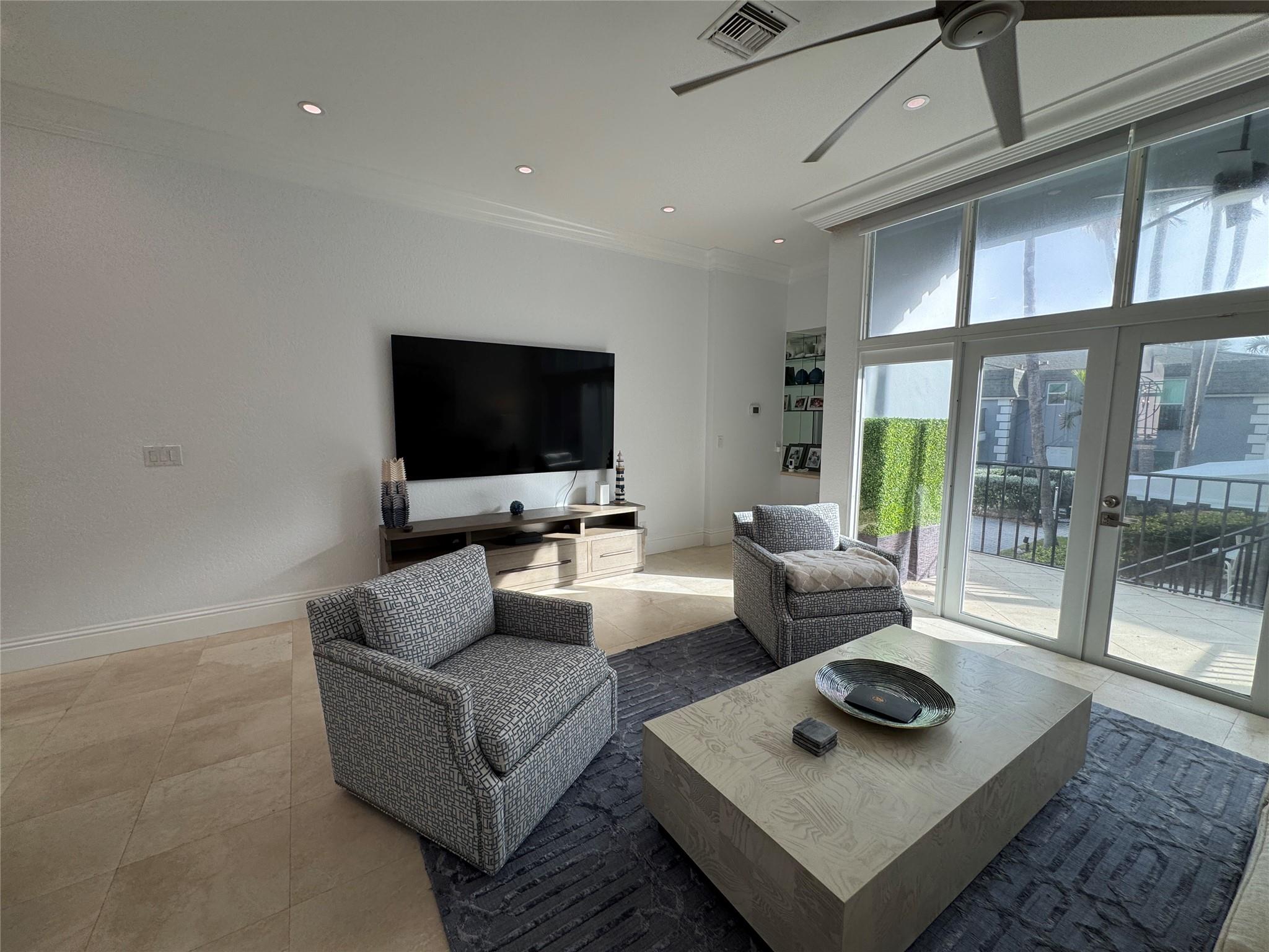 1194 Hillsboro Mile Villa