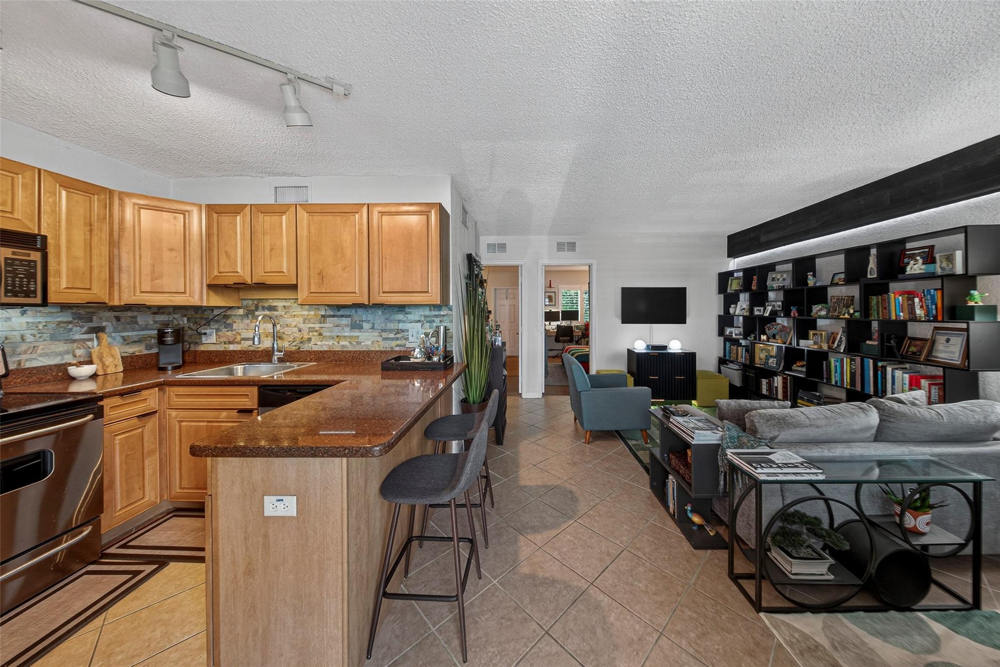 2660 NE 8th Ave 208