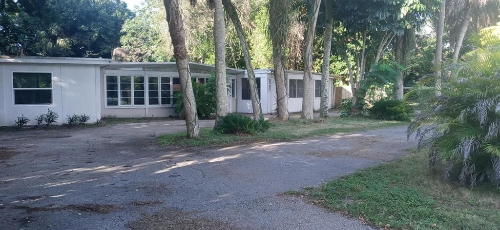 Photo of 1701 Coronado Avenue, Fort Pierce, FL 34982 (MLS # R10737311)