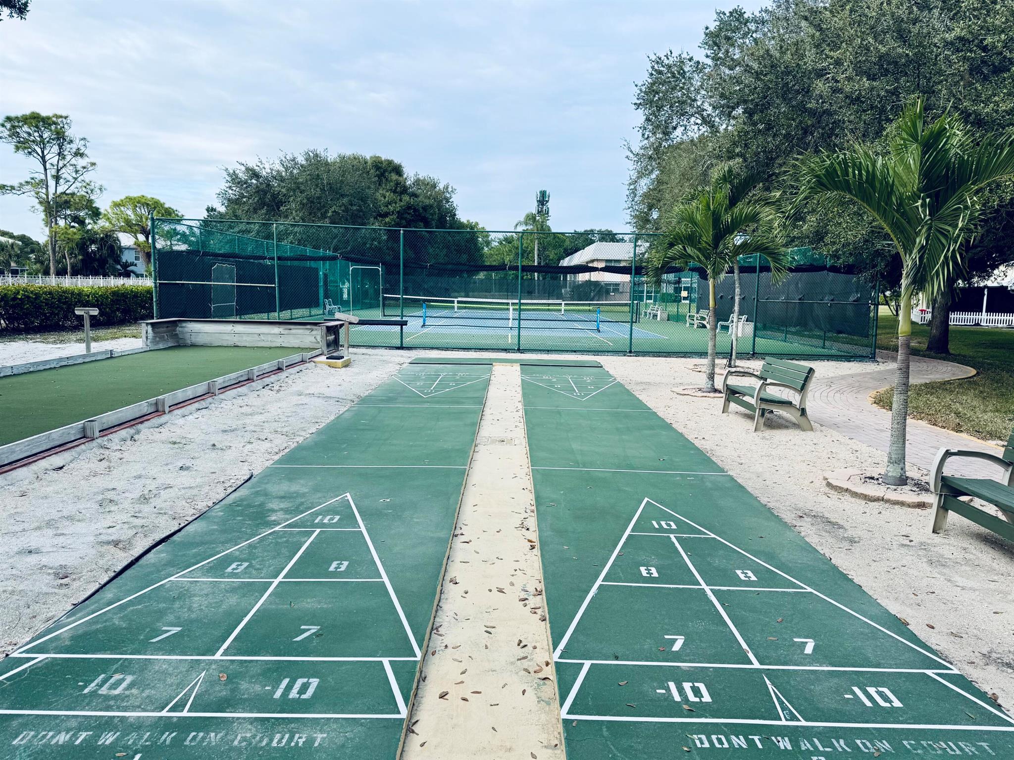 THE LITTLE CLUB CONDO - Residential