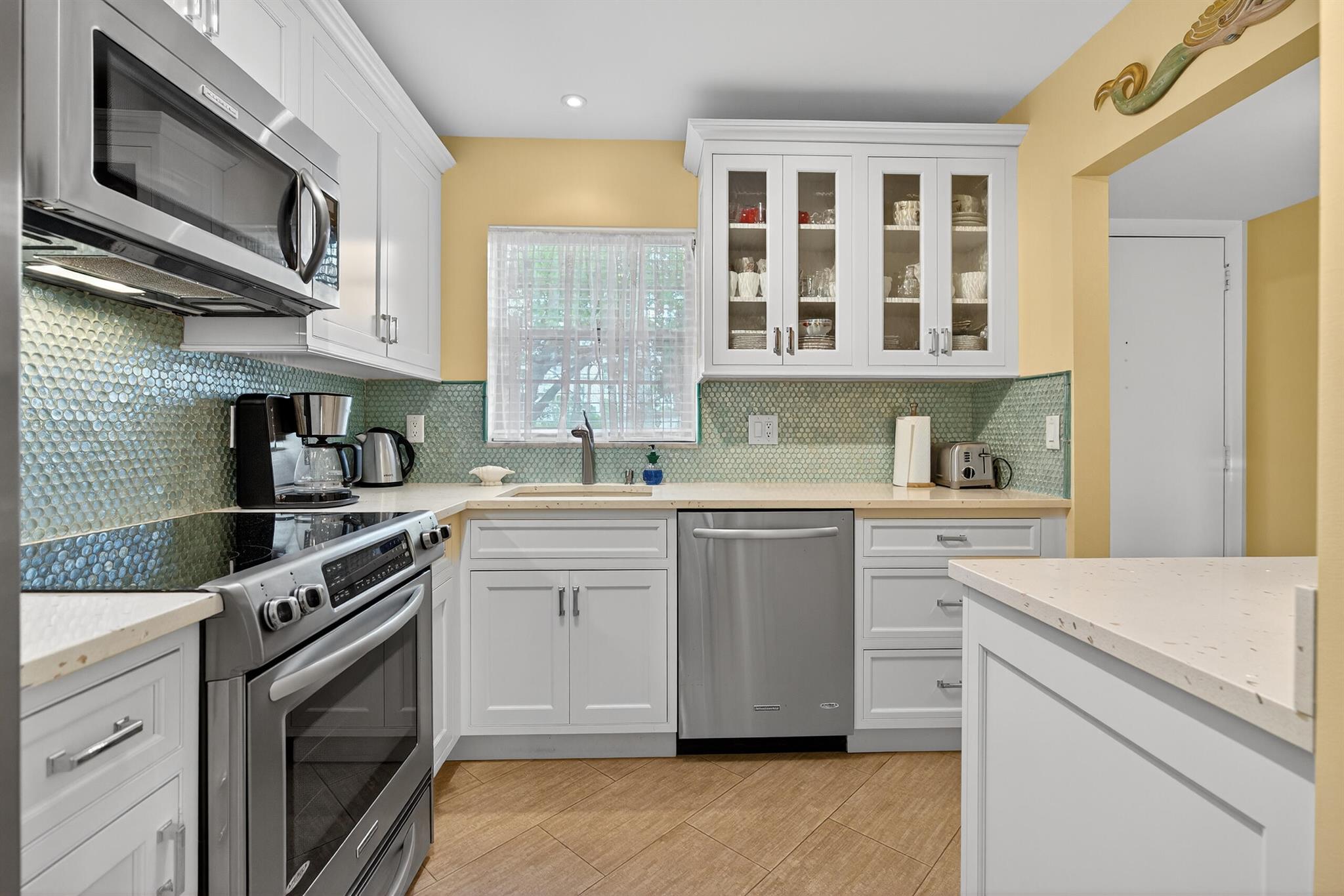 THE LITTLE CLUB CONDO - Residential