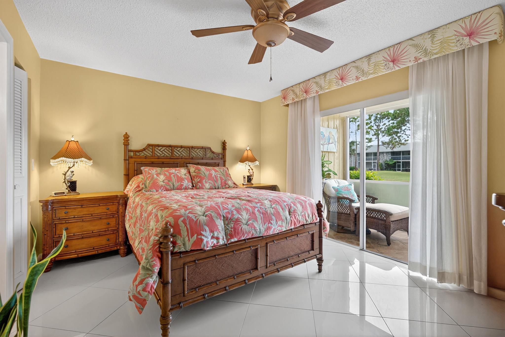 THE LITTLE CLUB CONDO - Residential