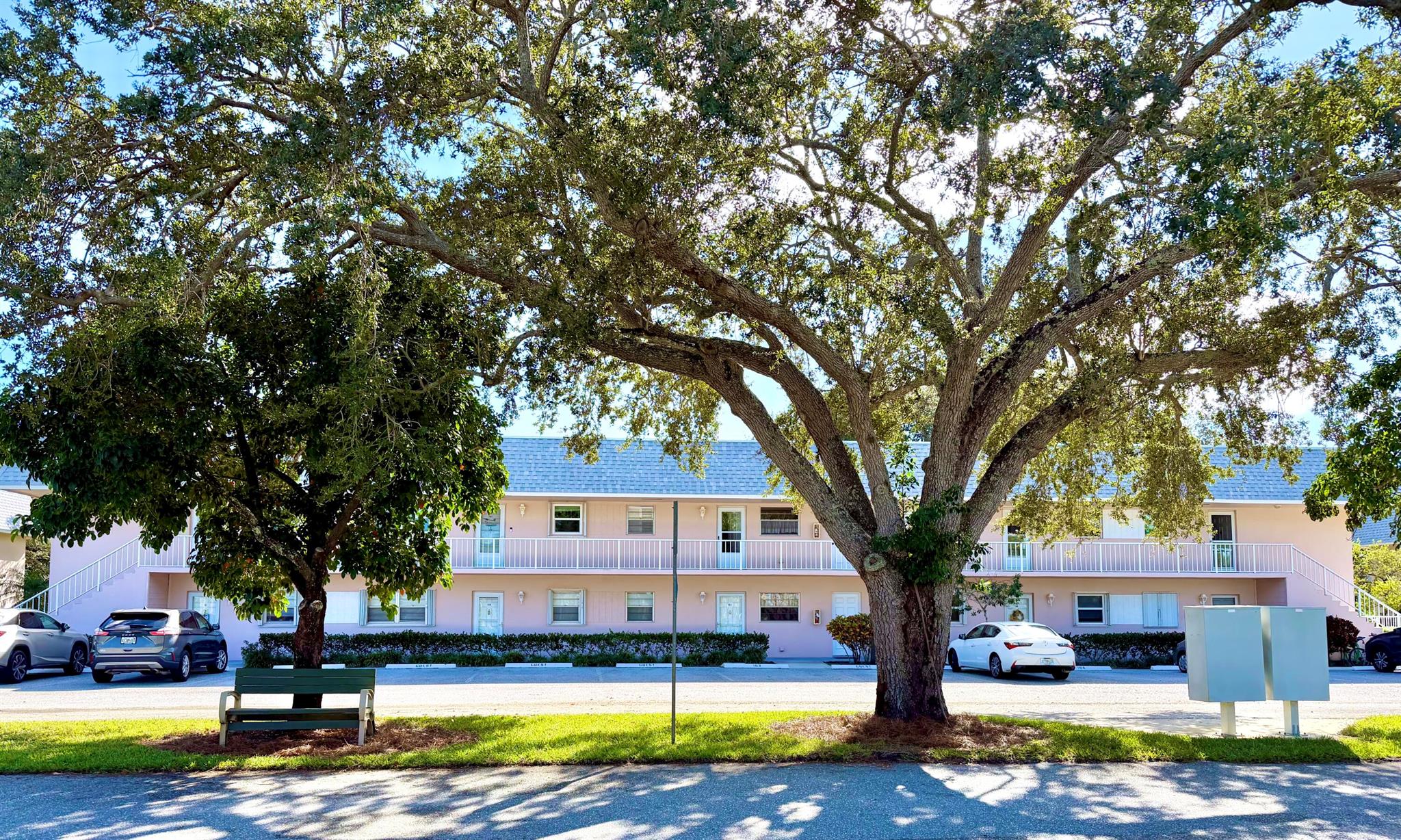 THE LITTLE CLUB CONDO - Residential