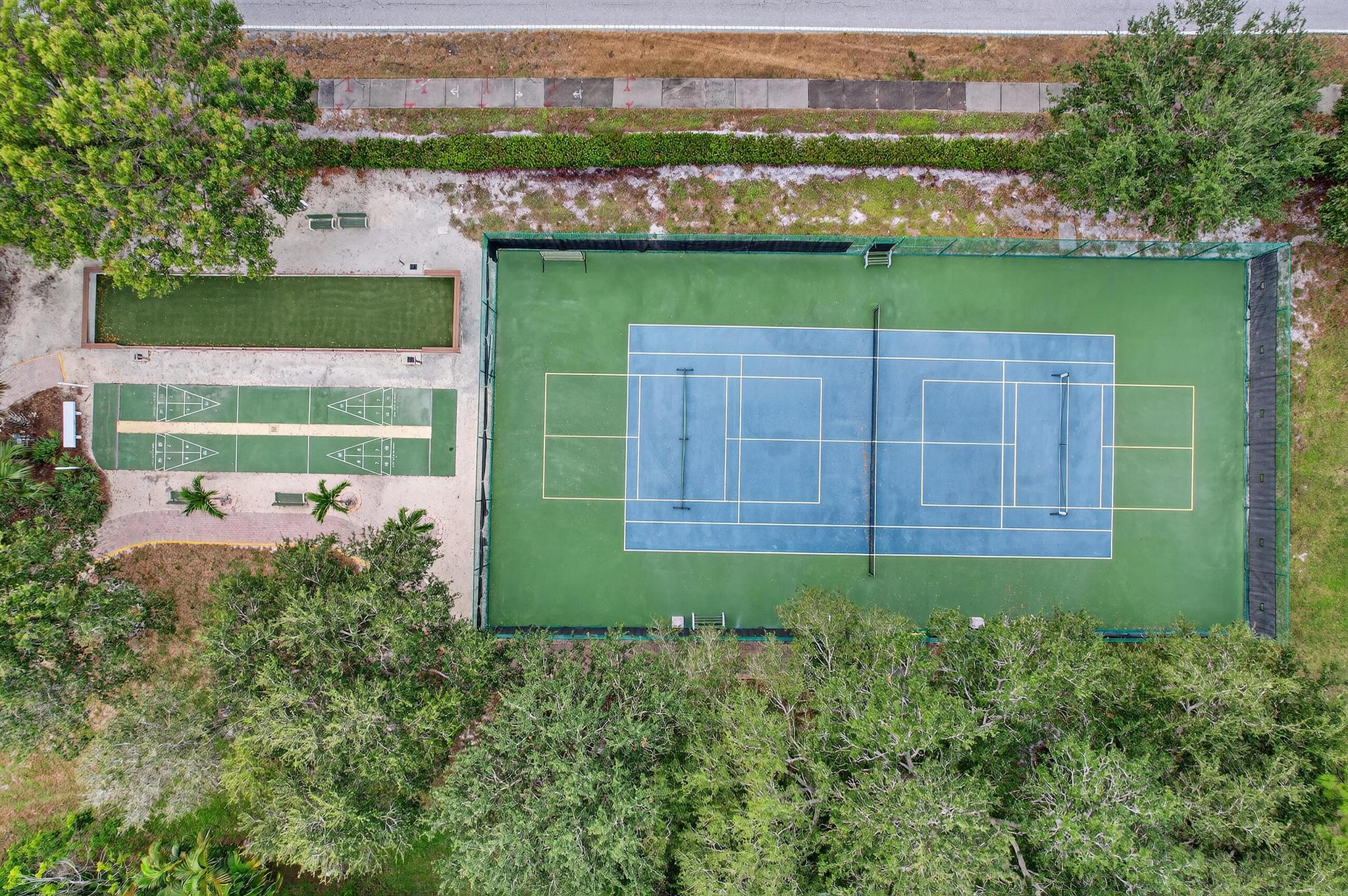 THE LITTLE CLUB CONDO - Residential