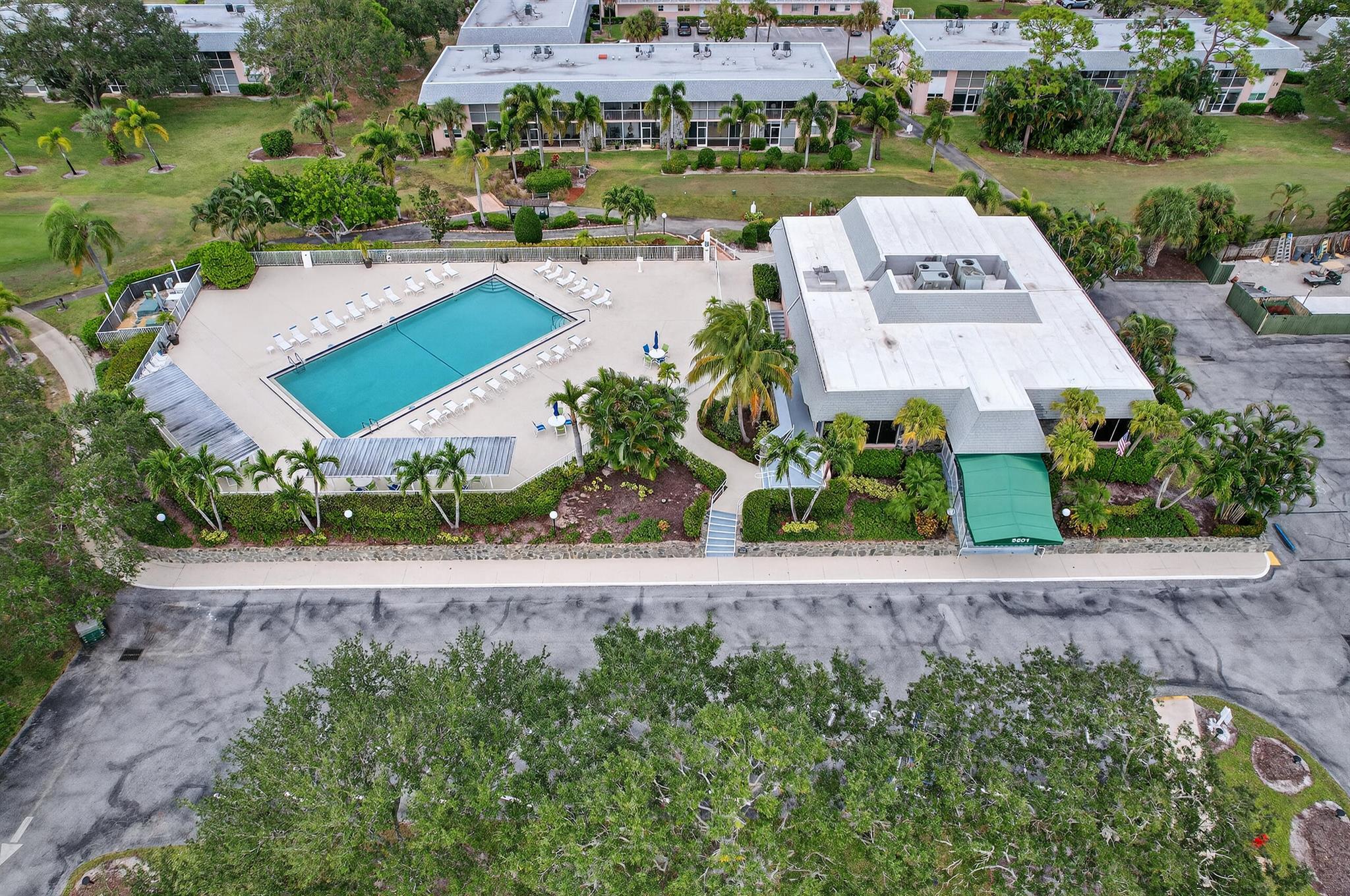 THE LITTLE CLUB CONDO - Residential