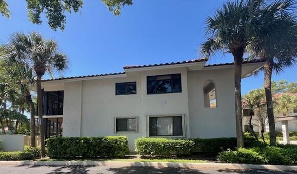 Photo of 100 Pelican Pointe Drive #203, Delray Beach, FL 33483 (MLS # R11087131)