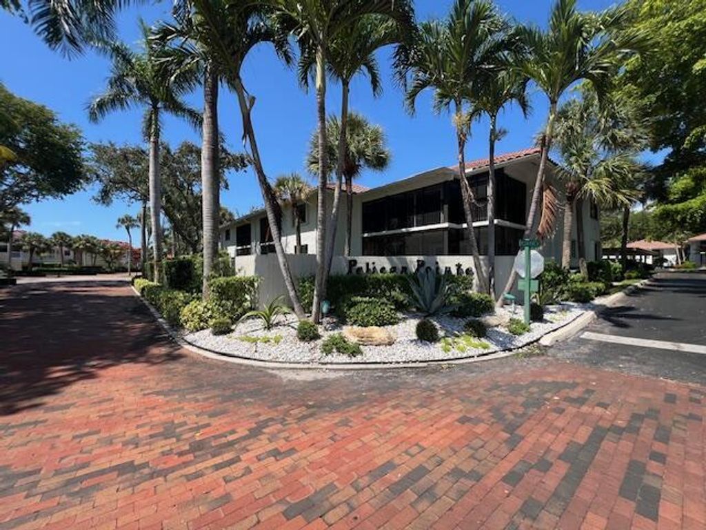 Photo of 100 Pelican Pointe Drive #203, Delray Beach, FL 33483 (MLS # R11087131)