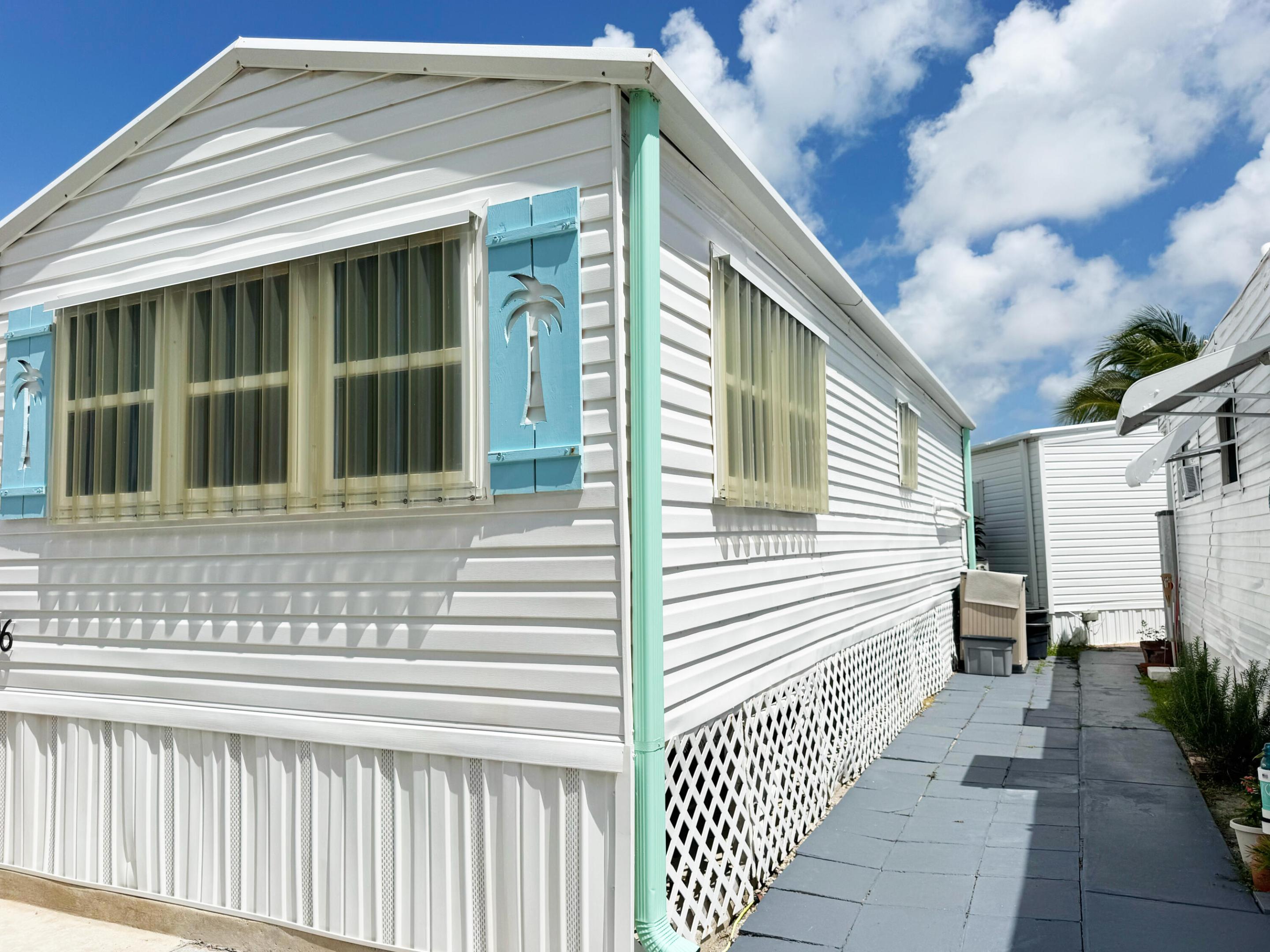 6 BRINY BREEZES Boulevard A