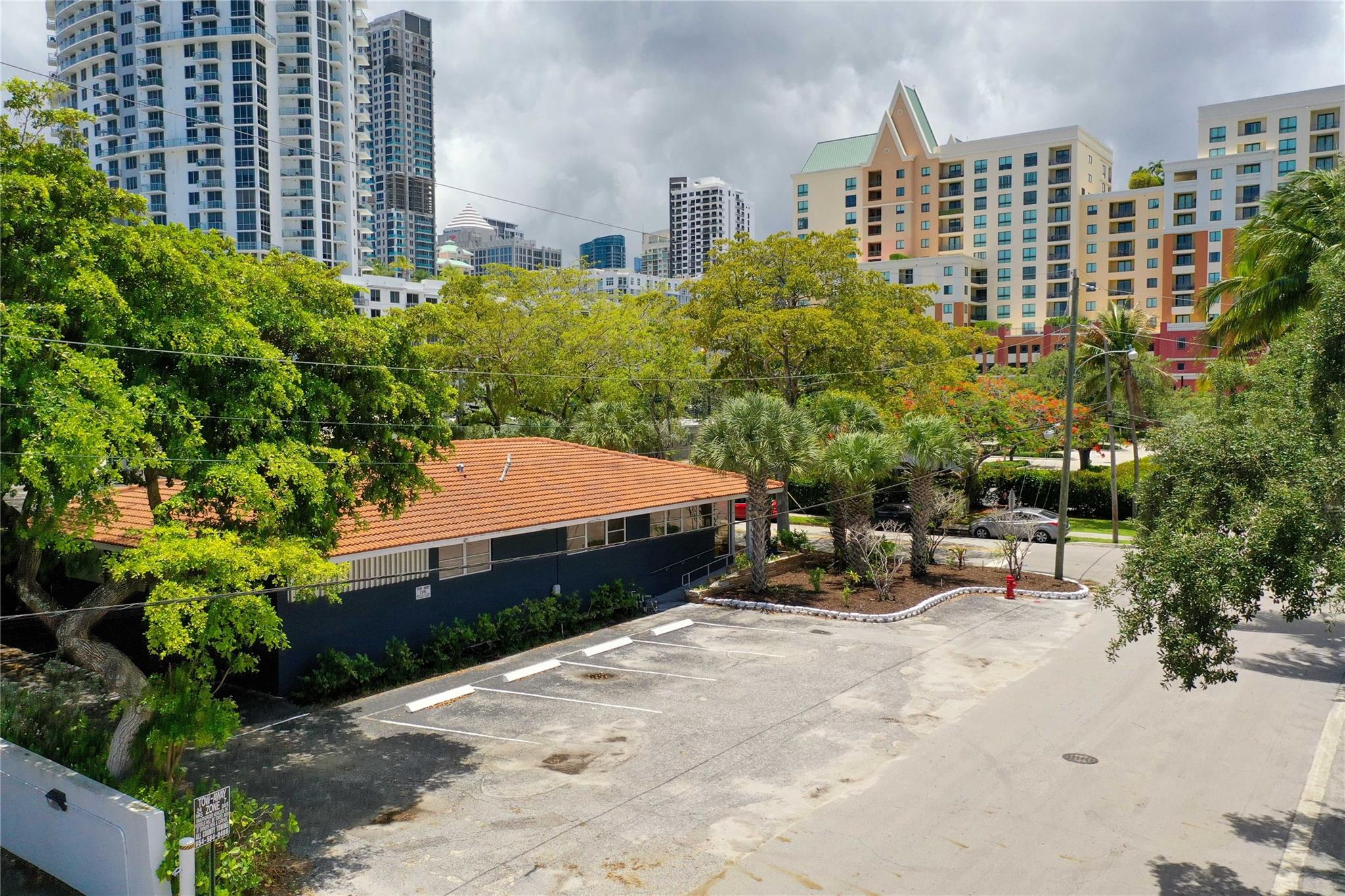 VICTORIA PARK - Land