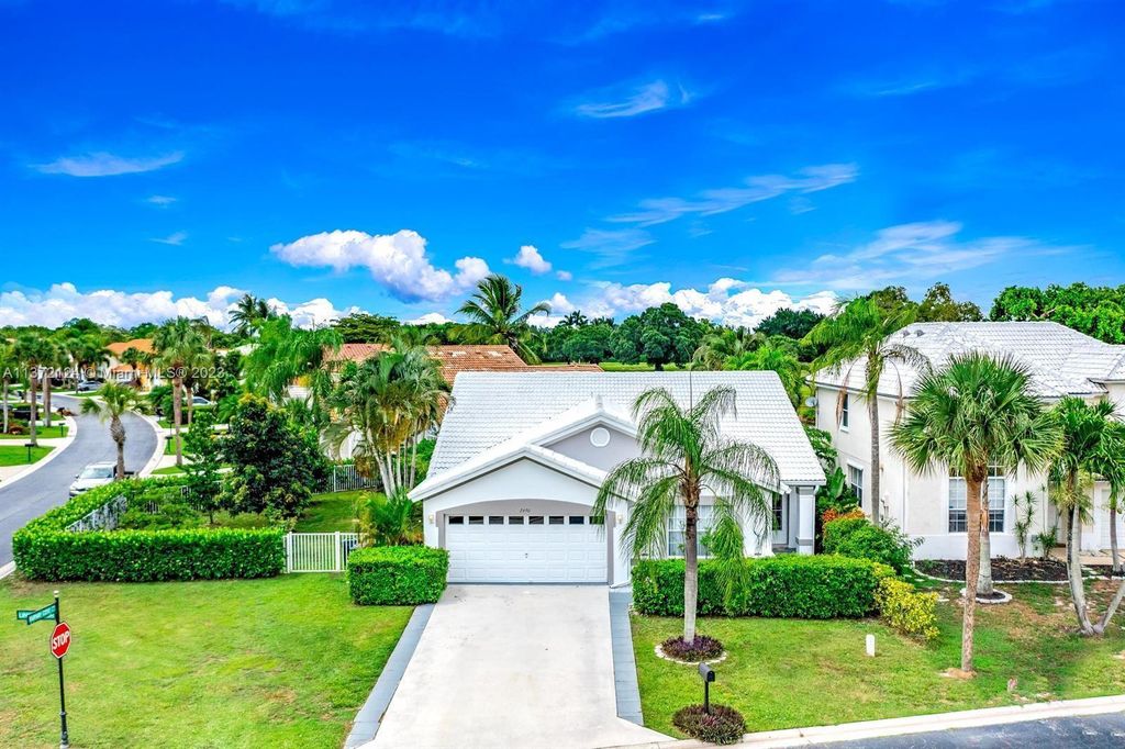 Photo of 2690 Linkside Drive, Wellington, FL 33414 (MLS # B26032904)