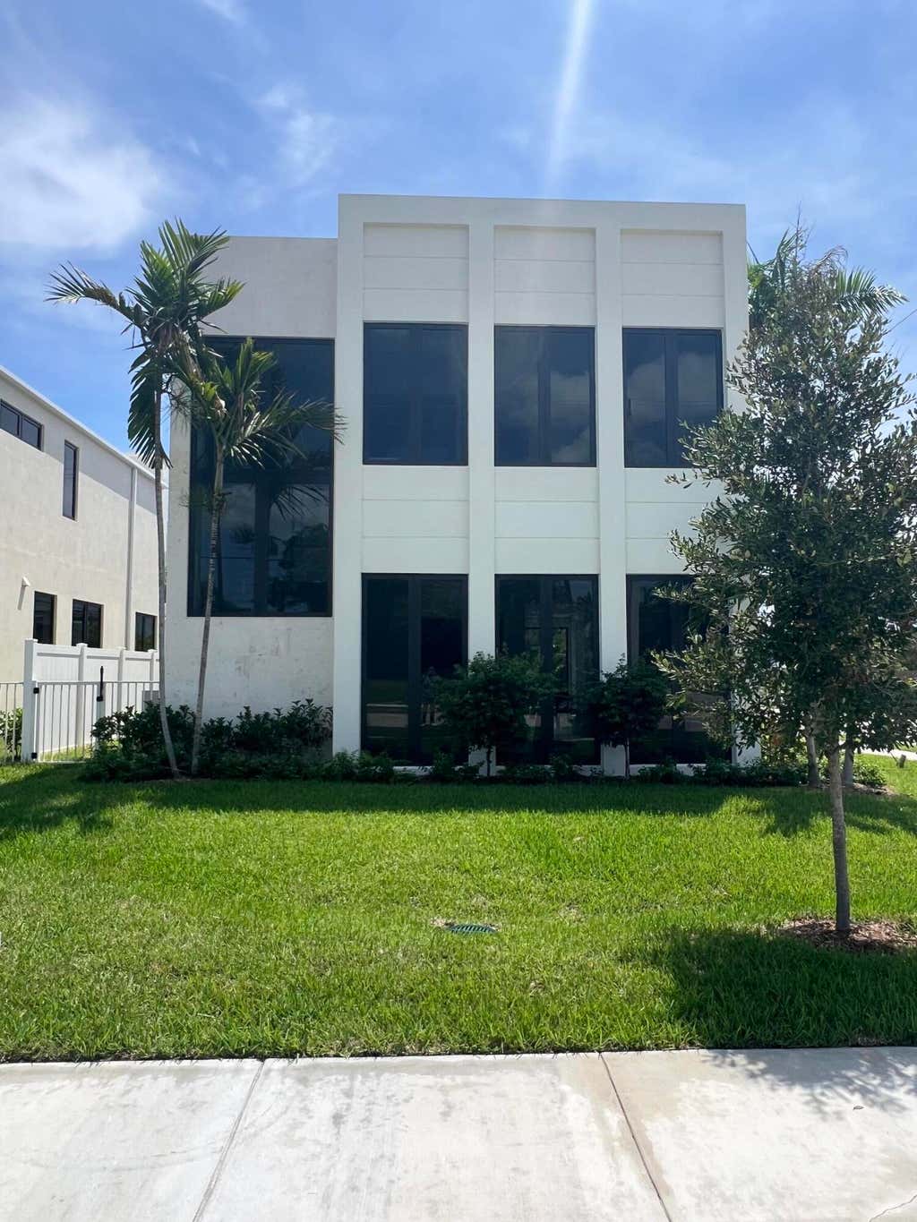 Photo of 735 SE 4TH Avenue, Delray Beach, FL 33483 (MLS # B26065680)