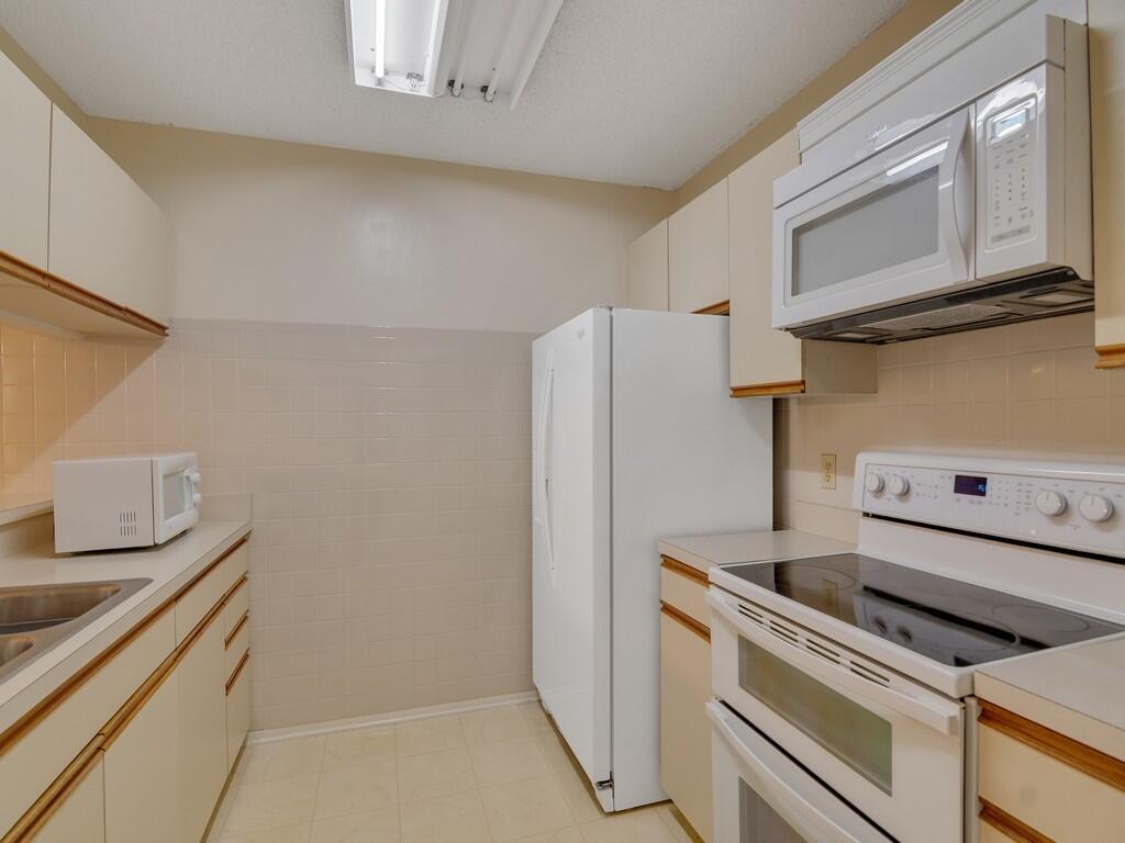 VISTA PLANTATION PHASE I - Residential Lease