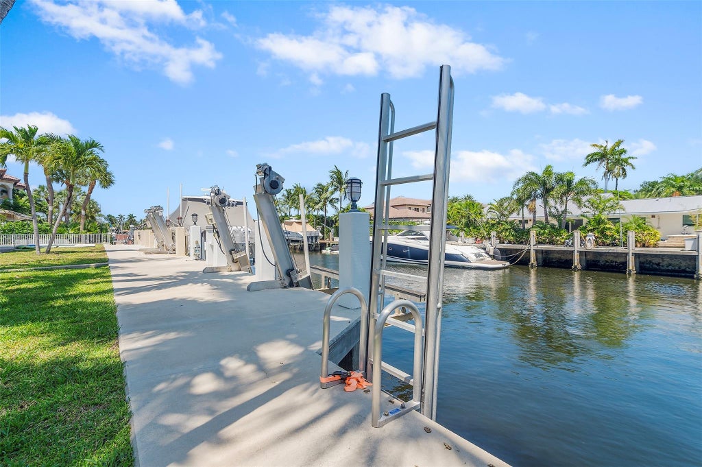 Photo of 770 SE 22 Avenue, Pompano Beach, FL 33062 (MLS # F10502510)