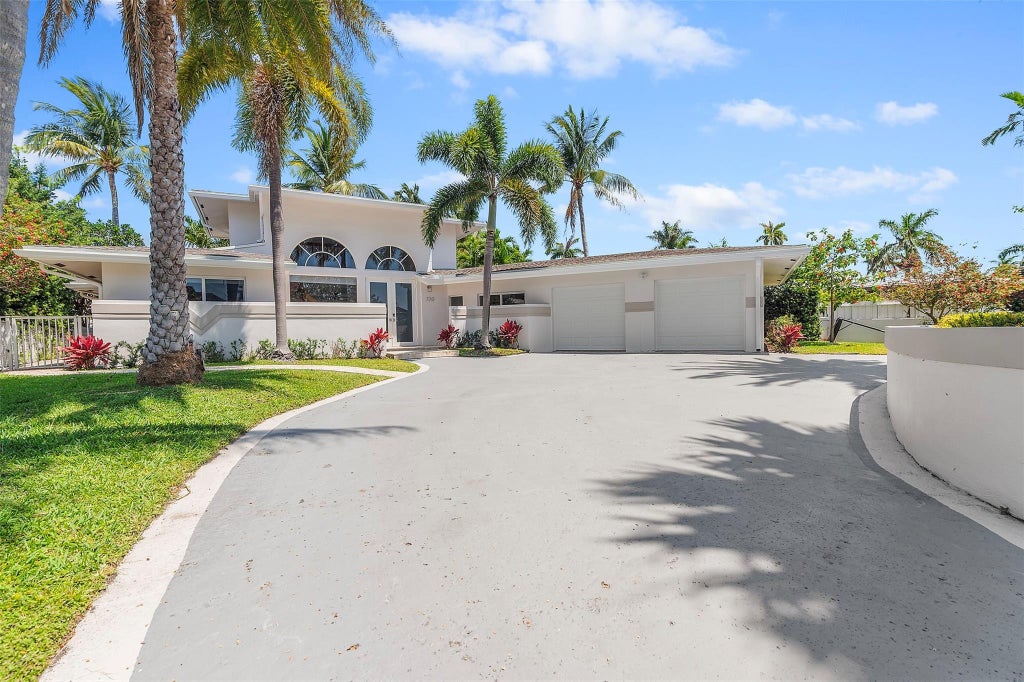 Photo of 770 SE 22 Avenue, Pompano Beach, FL 33062 (MLS # F10502510)