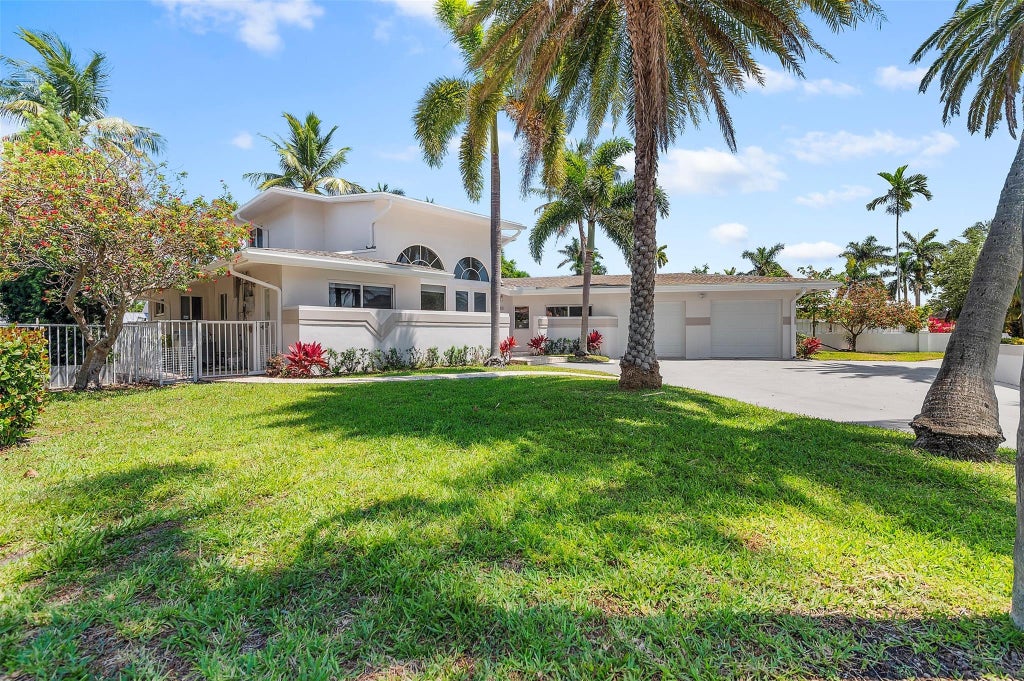 Photo of 770 SE 22 Avenue, Pompano Beach, FL 33062 (MLS # F10502510)