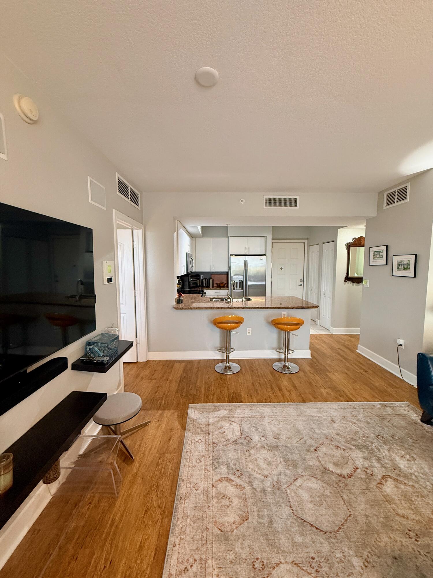 RADIUS CONDO - Residential Lease