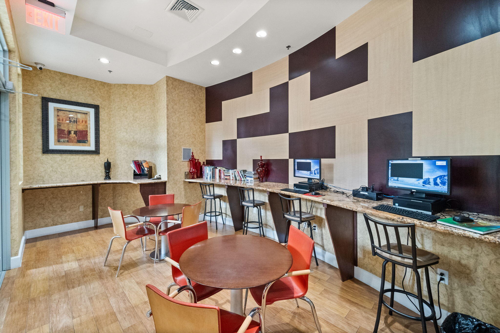 RADIUS CONDO - Residential Lease