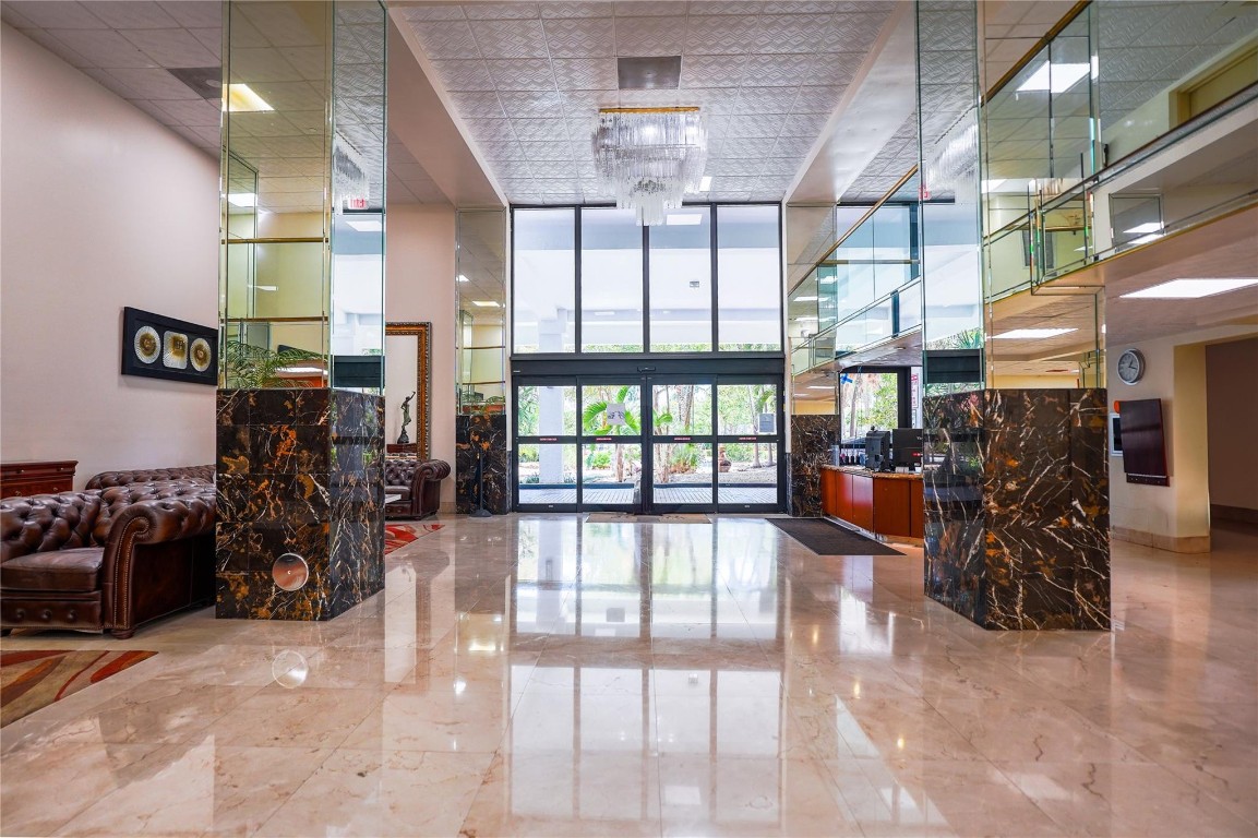 WINSTON TOWERS - Residential