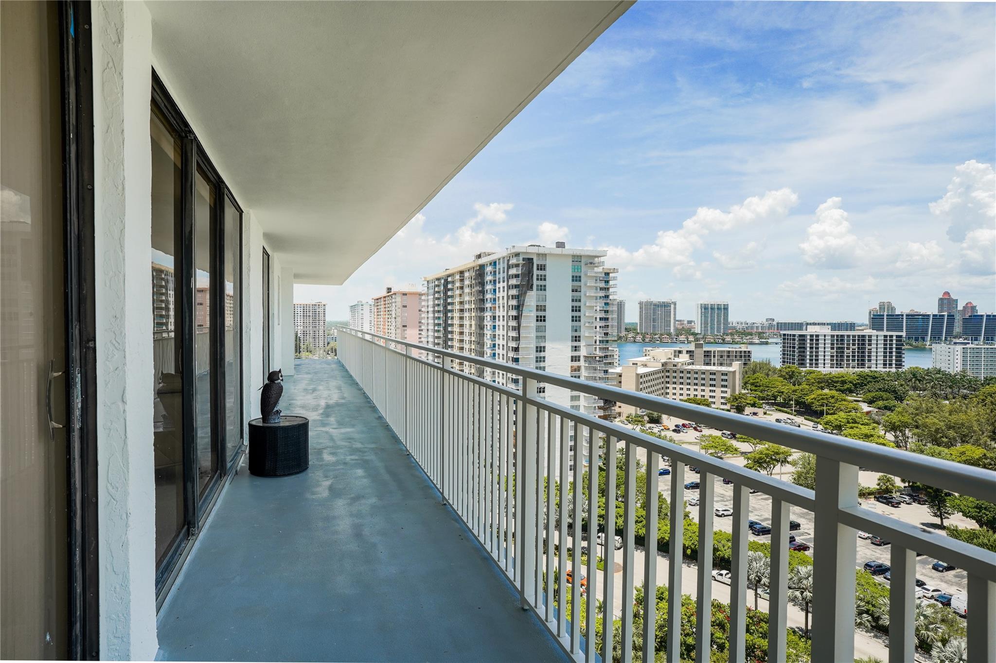 WINSTON TOWERS - Residential