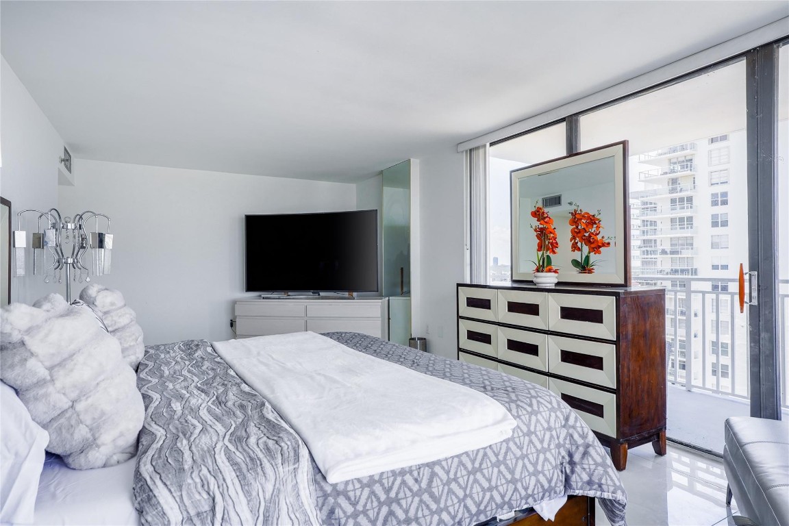 WINSTON TOWERS - Residential