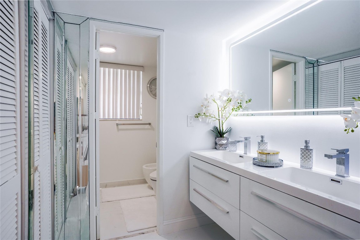 WINSTON TOWERS - Residential