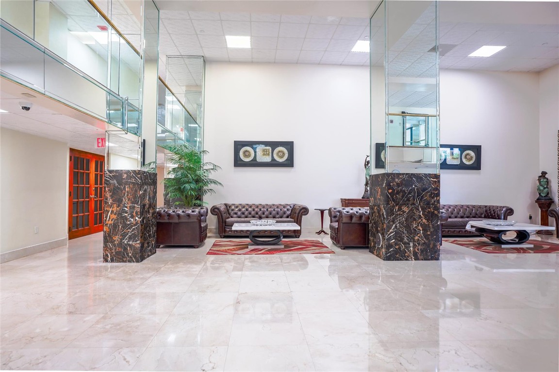 WINSTON TOWERS - Residential