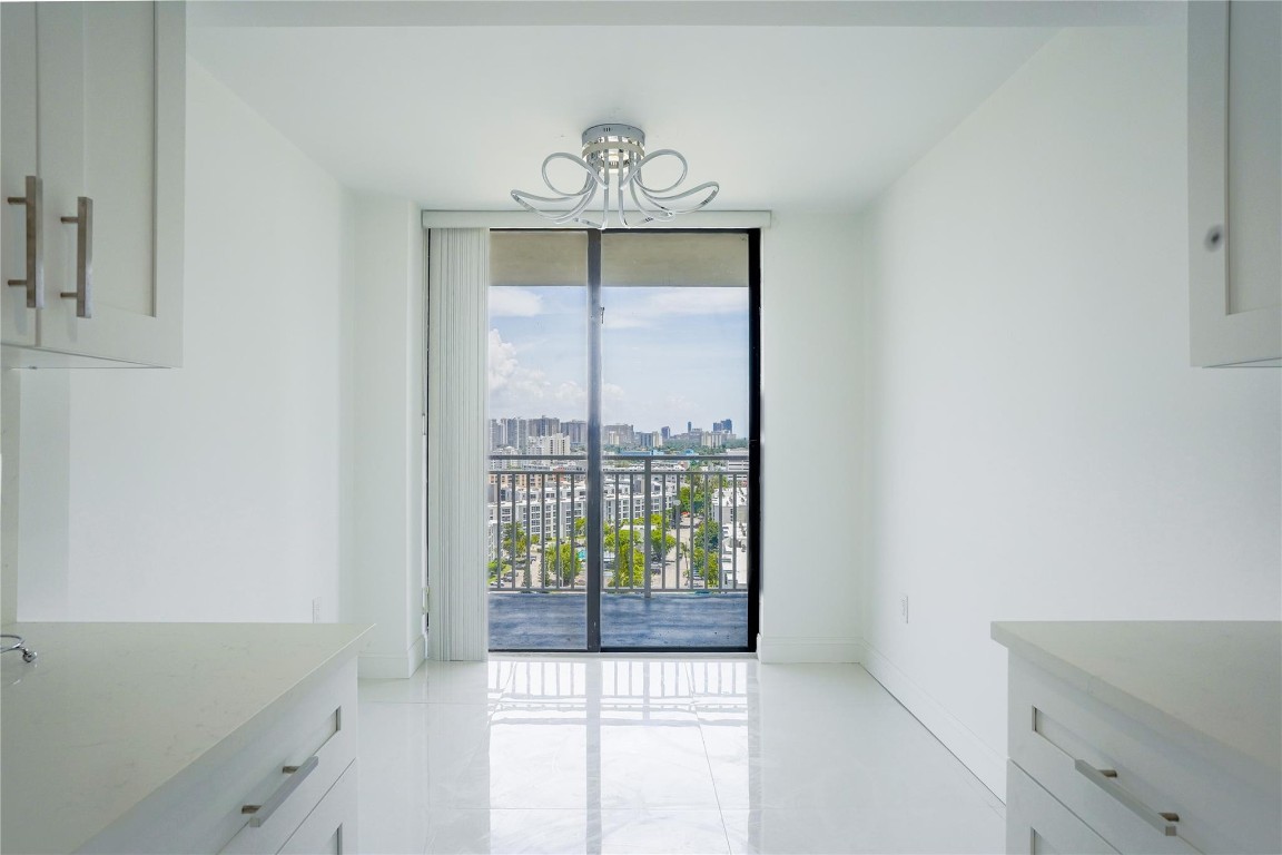 WINSTON TOWERS - Residential