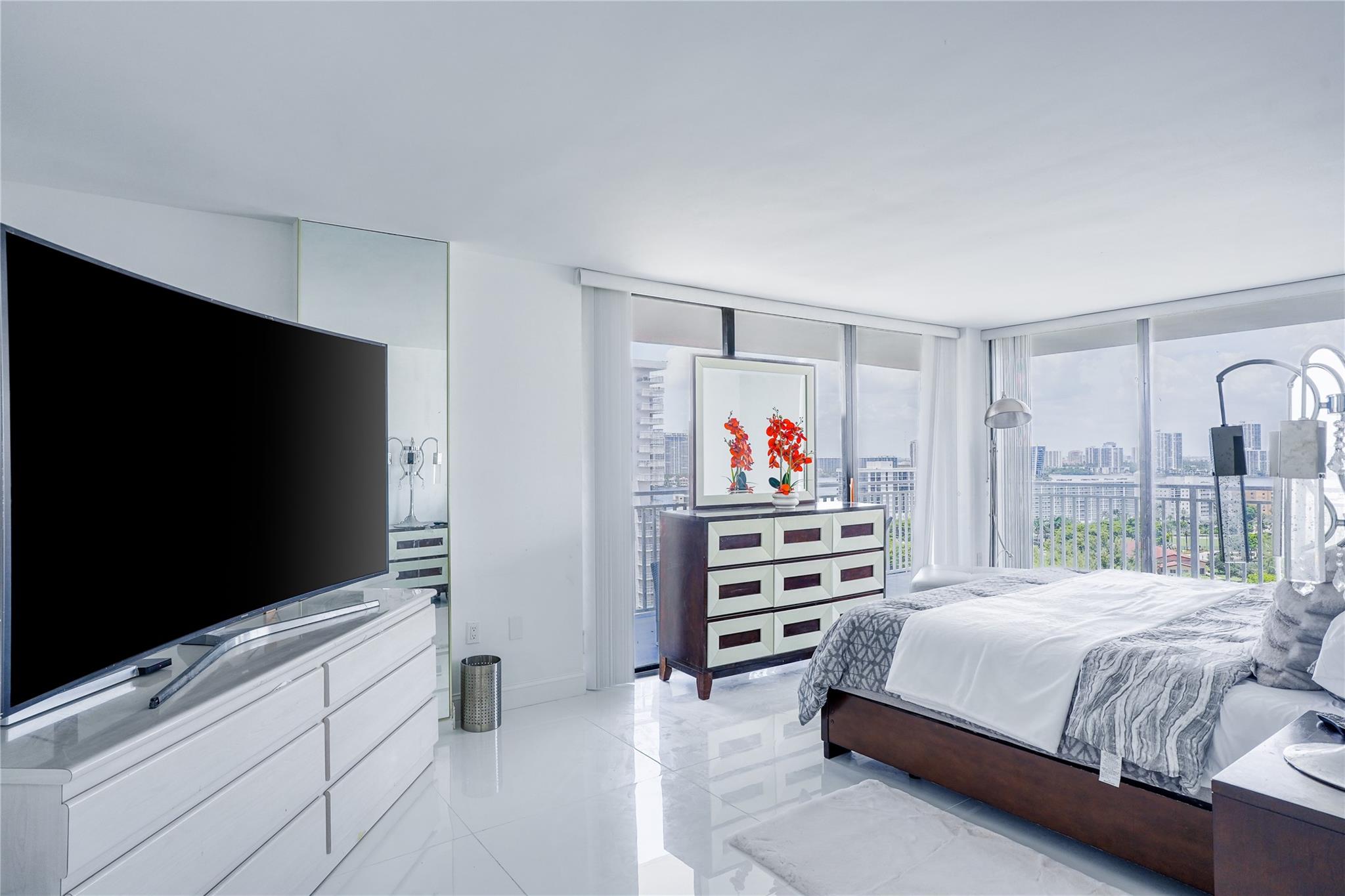 WINSTON TOWERS - Residential
