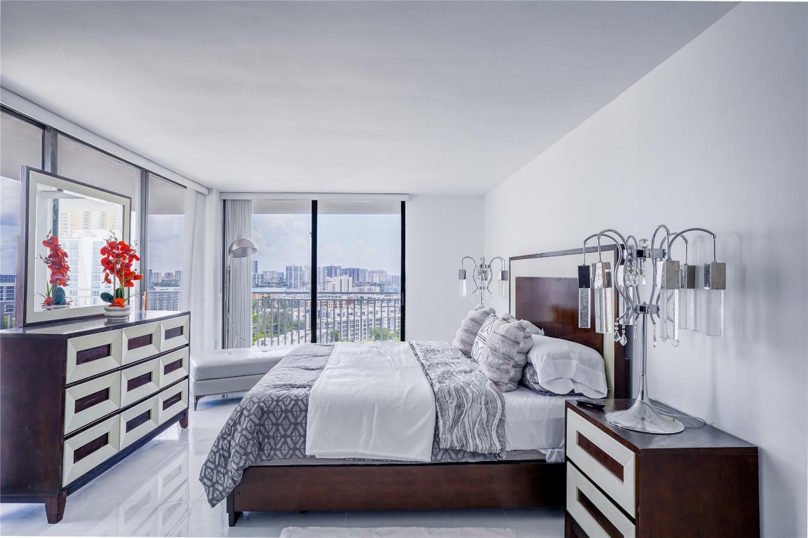 WINSTON TOWERS - Residential