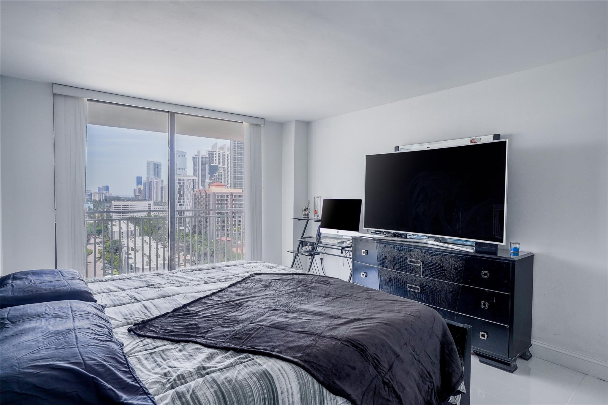 WINSTON TOWERS - Residential