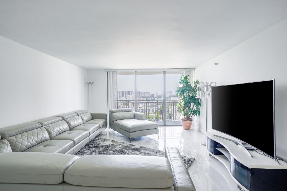 WINSTON TOWERS - Residential