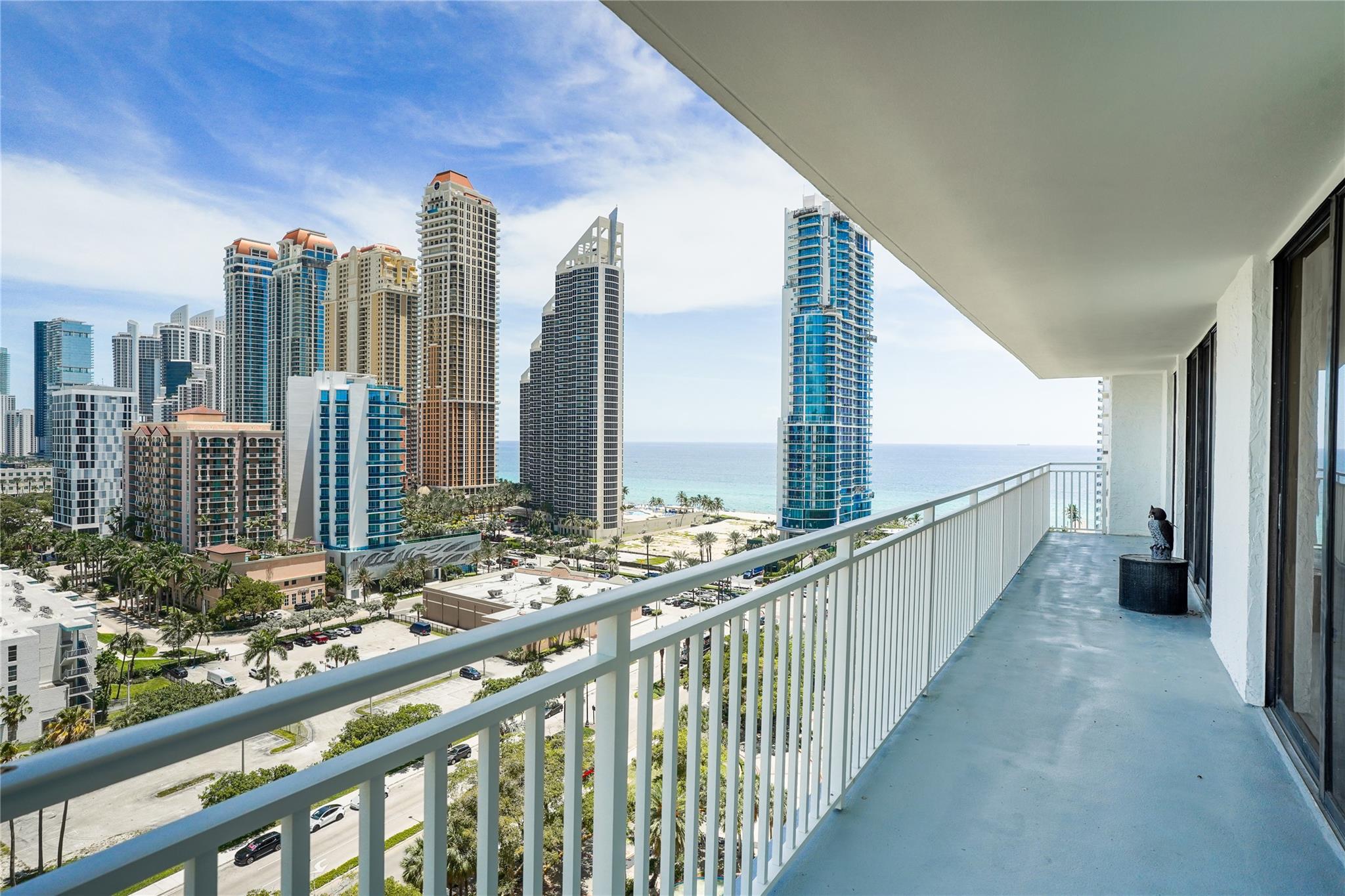 WINSTON TOWERS - Residential