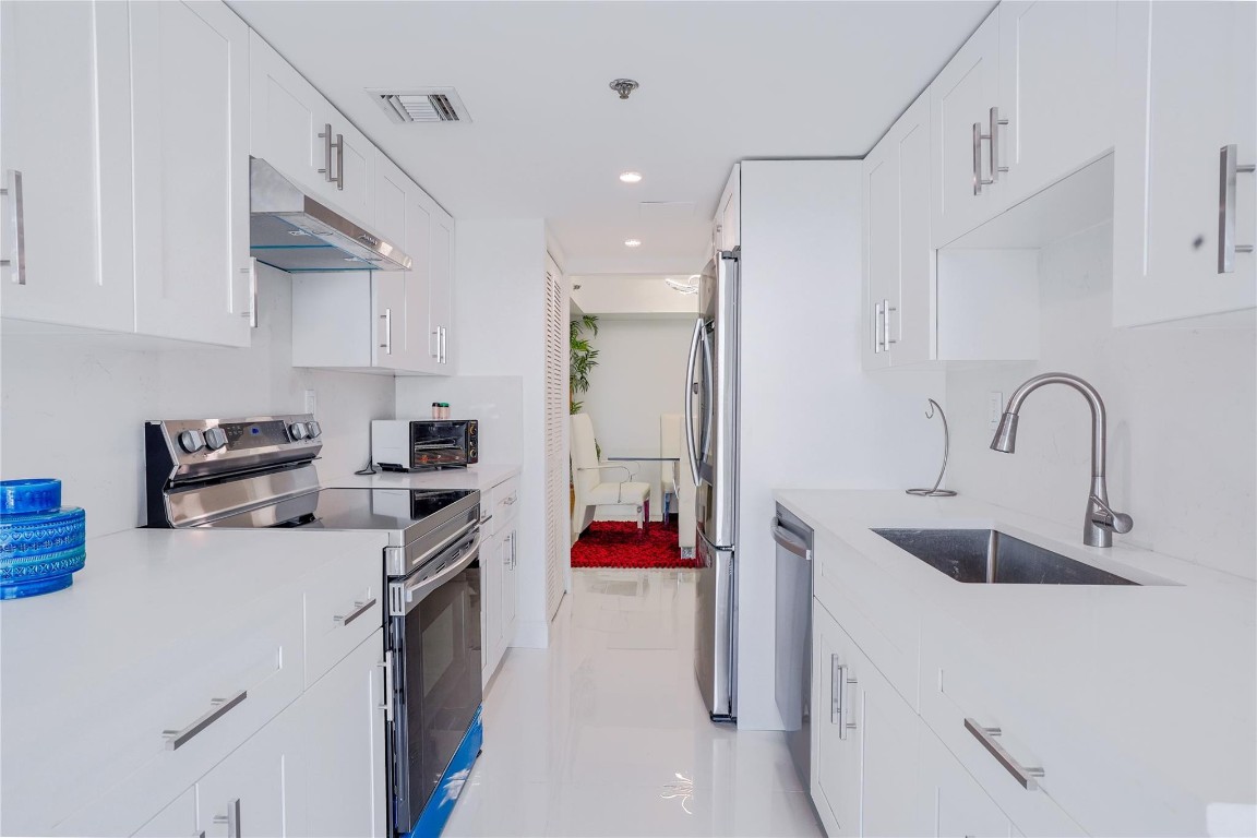 WINSTON TOWERS - Residential