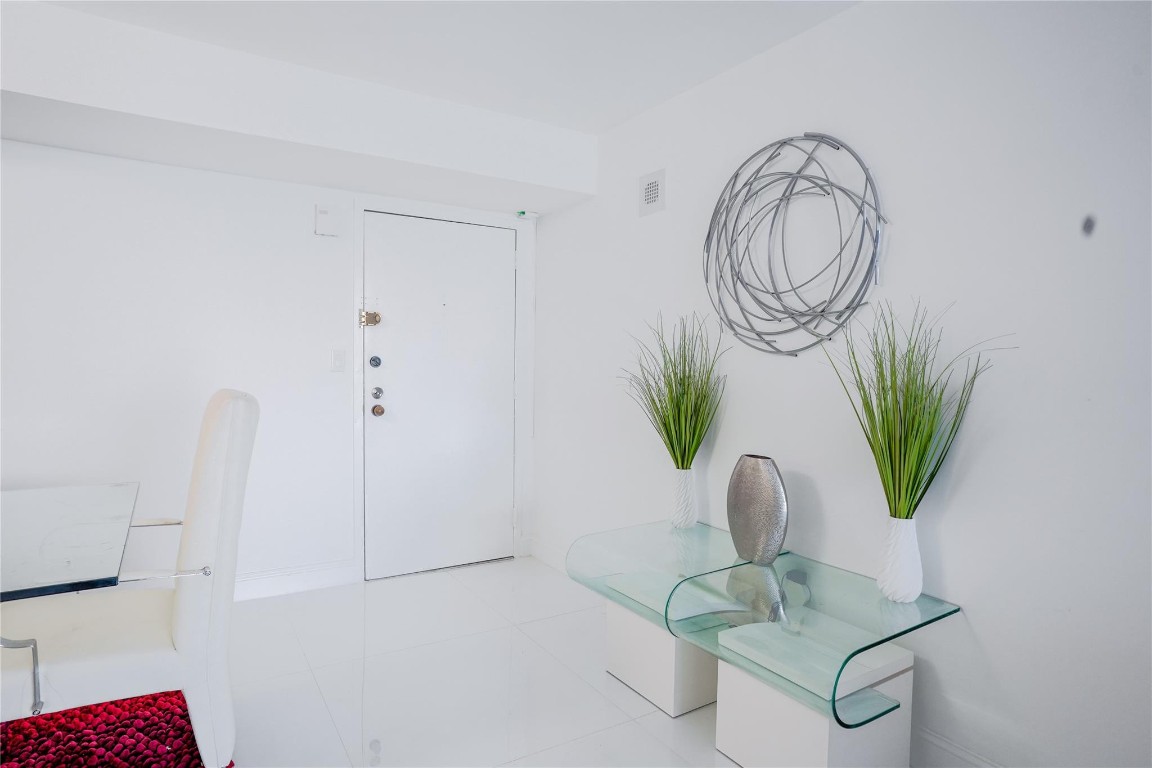 WINSTON TOWERS - Residential