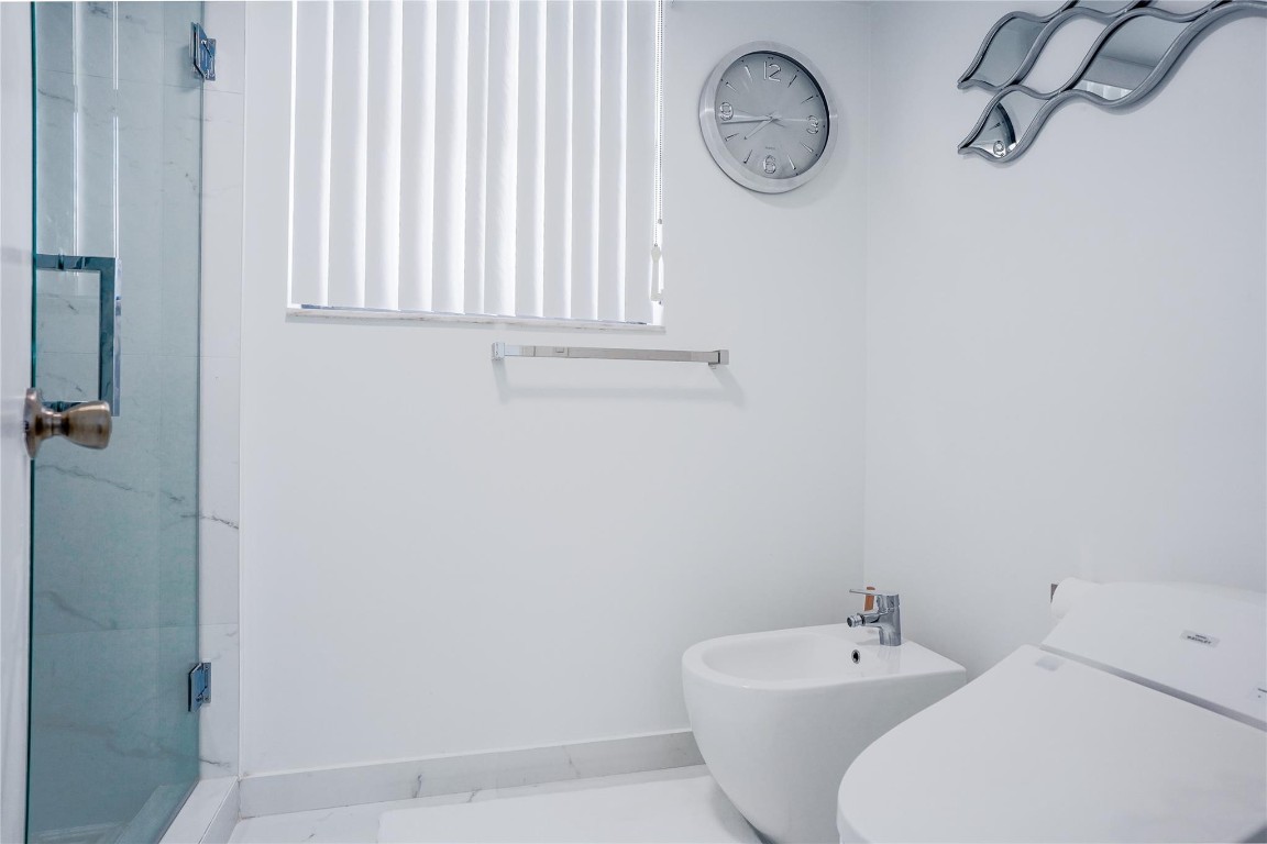 WINSTON TOWERS - Residential